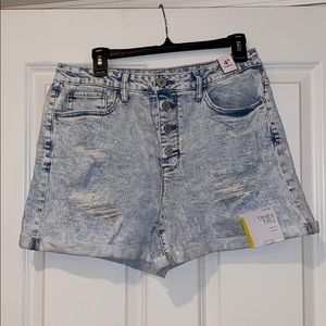 Distressed shorts